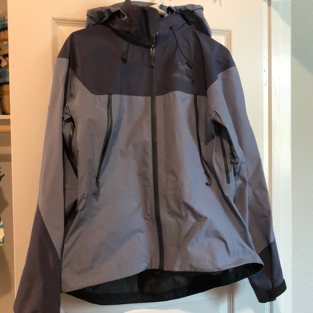 Arc’teryx Water/Wind Shell-Hooded